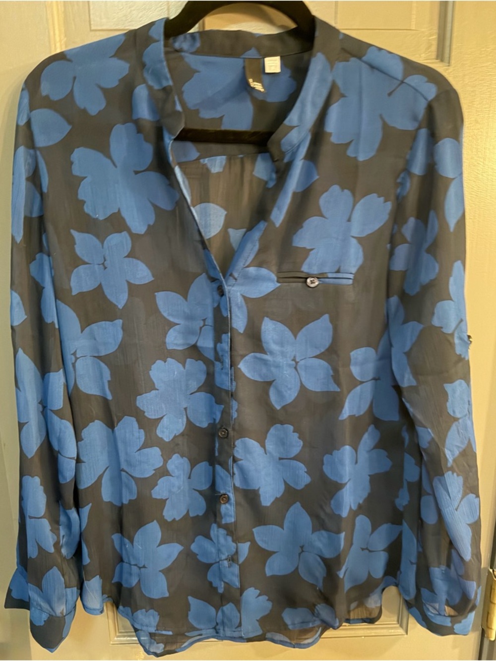 Kut from the Kloth Black and Blue Sheer and Flowy Floral Blouse Size S